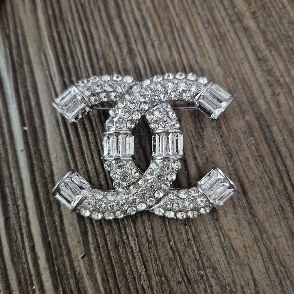 Beautiful Fashion Pin Brooch NeW